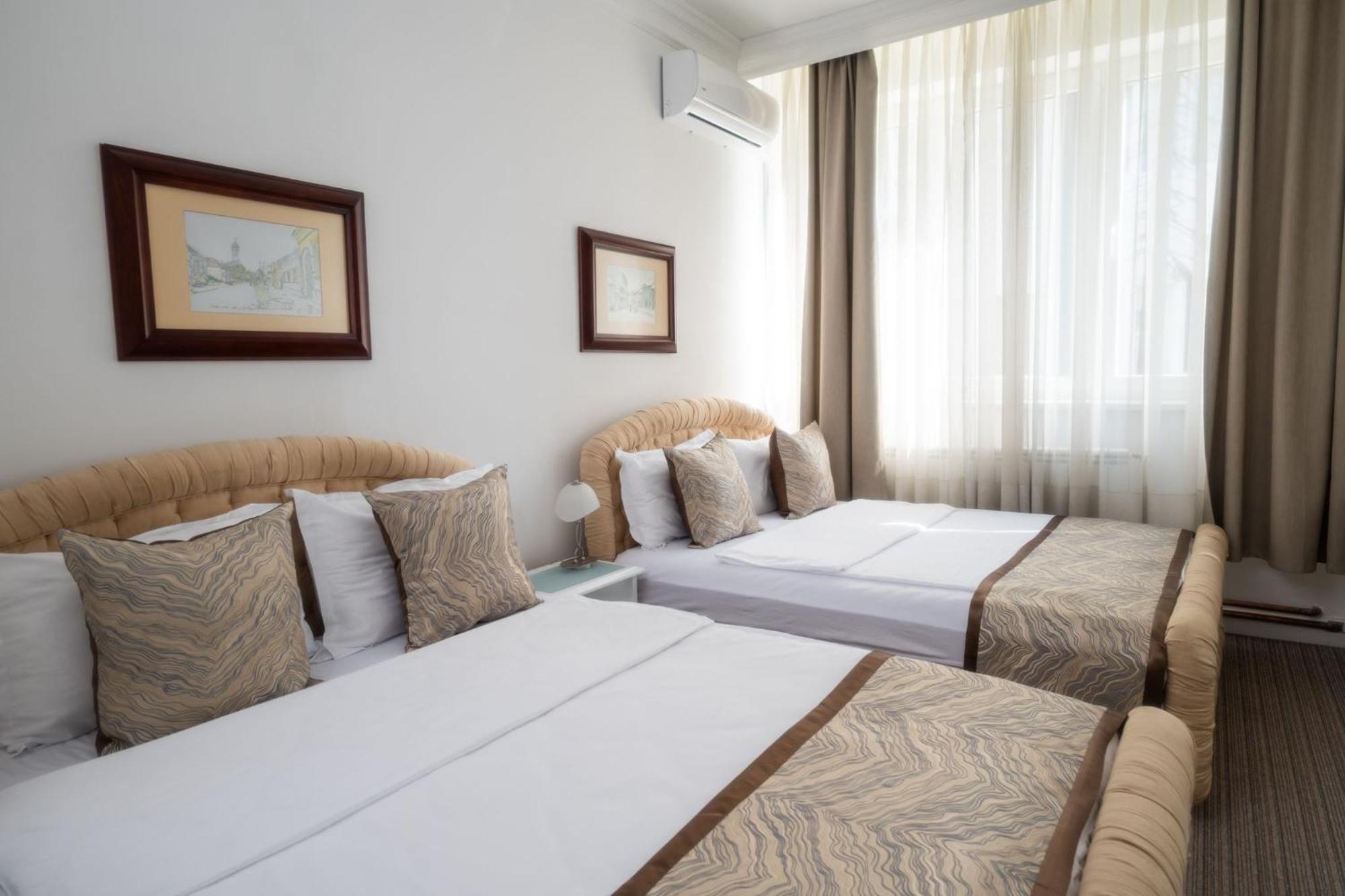 Hotel Mio City Kula Exterior photo