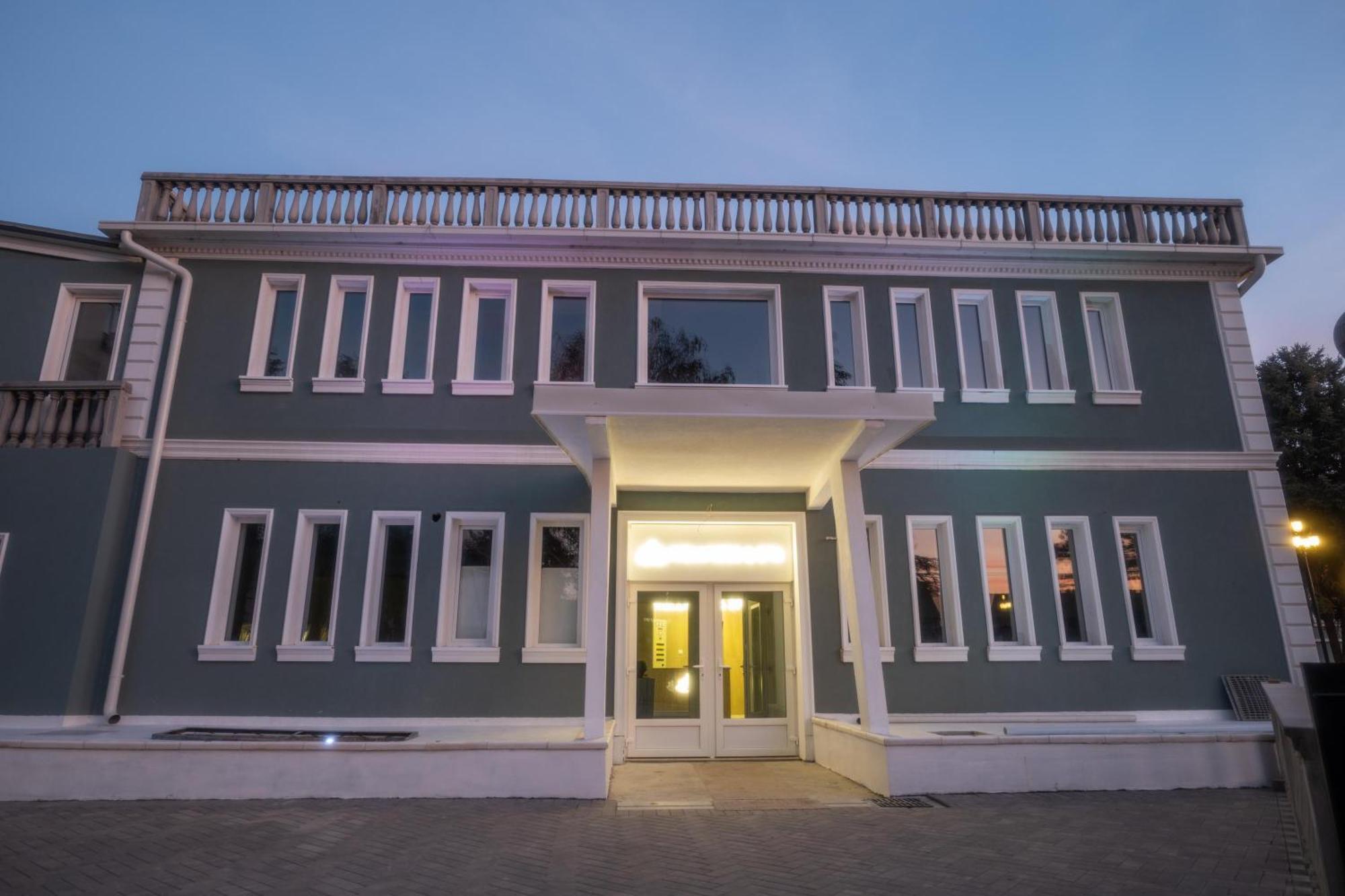 Hotel Mio City Kula Exterior photo
