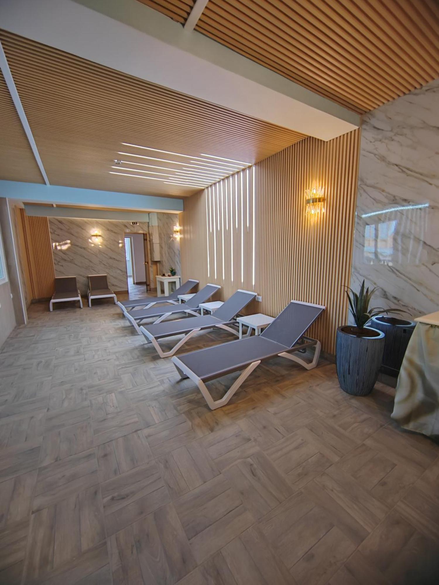 Hotel Mio City Kula Exterior photo