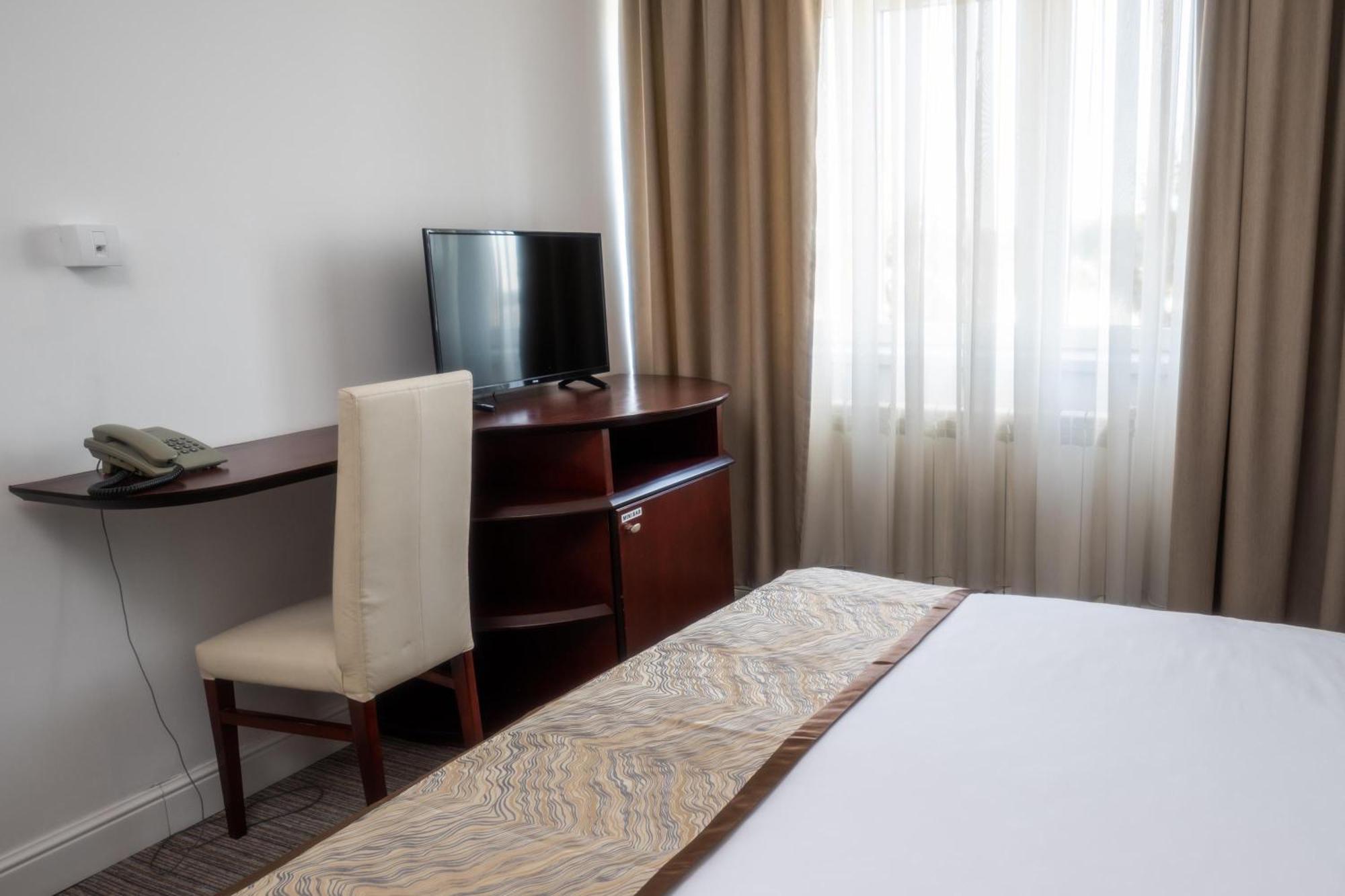 Hotel Mio City Kula Exterior photo